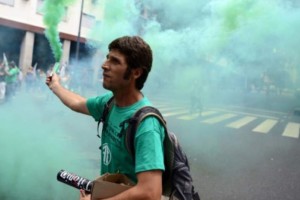 Argentines March Against Feared Public Job Cuts