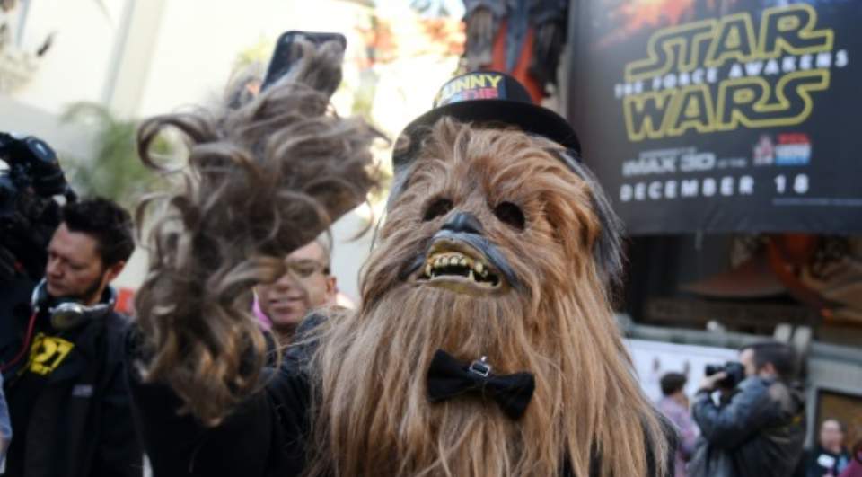 'Star Wars' Overtakes 'Jurassic World' For Third In Global Sales